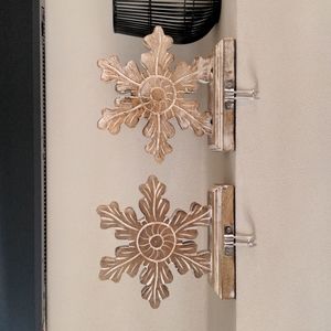 Set of snowflake Christmas stocking hooks